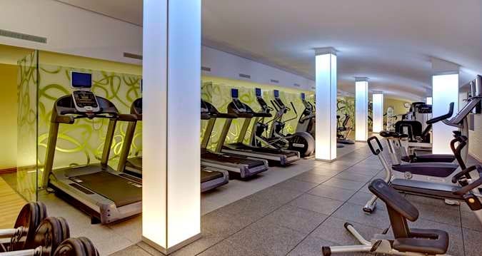 Use the 24 hour fitness center at the Hilton Frankfurt Airport.