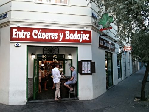 Entre Caceres y Badajoz bar.