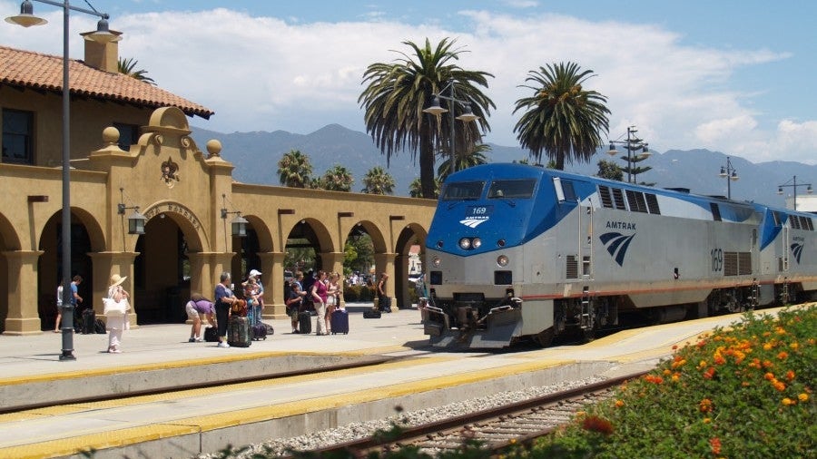 amtrak-pacific-surfliner-santa-barbara-california