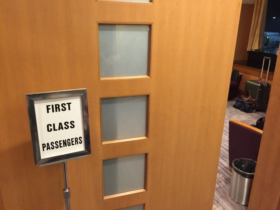 There's a sign that says there's a first-class area at SFO's Sakura Lounge—so it must be true.