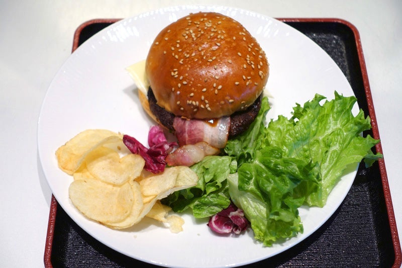 The ANA Suite Lounge offers made-to-order items, such as this cheeseburger, but you'll probably enjoy the food more on board.