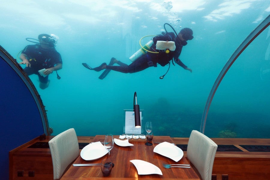 Ithaa Underwater Restaurant - Cleaning