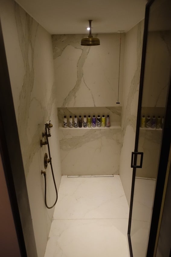Now this is a shower built for someone my size.