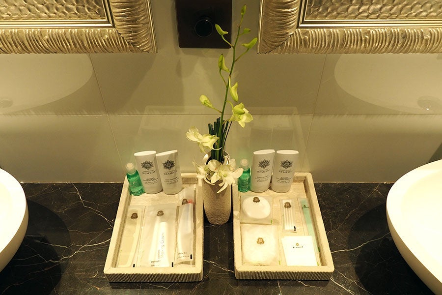 Remède amenities in the master bathroom.