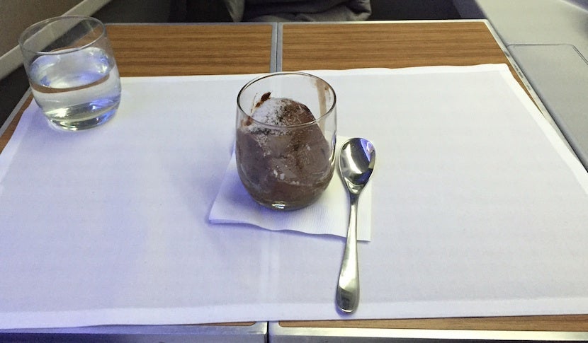AA 777-200 biz dessert