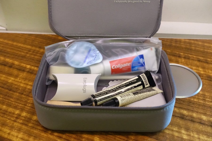 First-class male amenity kit.