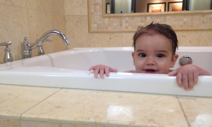Evy in the tub