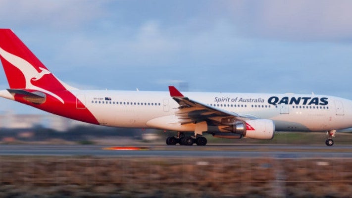 Qantas Plane shutterstock_285018902