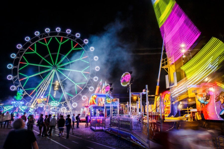 Carnival rides along the Barceloneta waterfront.