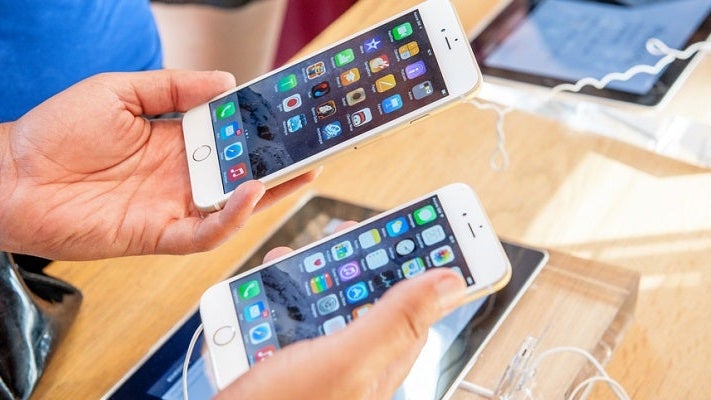 iPhone shopping electronics featured shutterstock 218533315