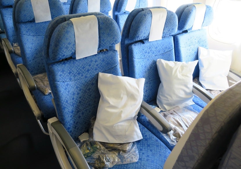 Due to the 3-3-3 arrangement, the seats didn't feel crowded.