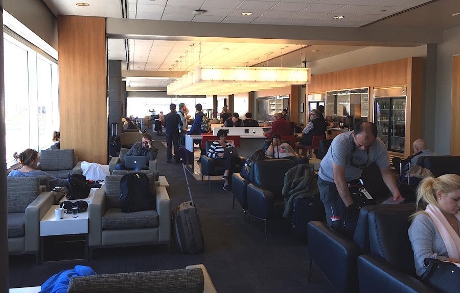 Hainan business class passengers can access the Air Canada lounge.