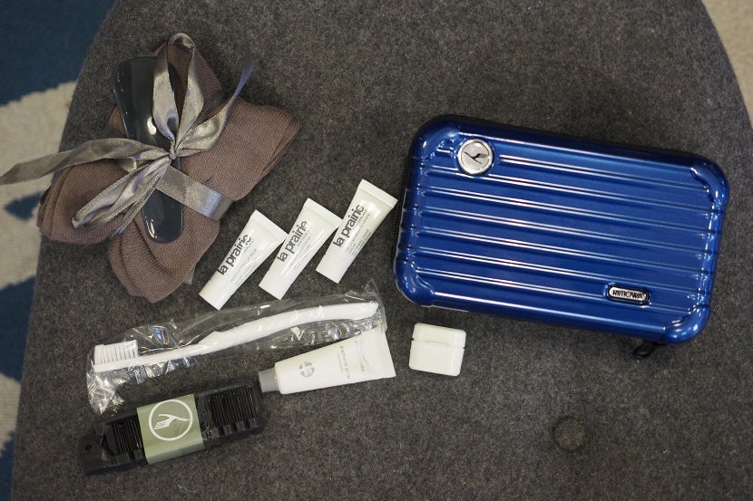 Lufthansa amenity kits