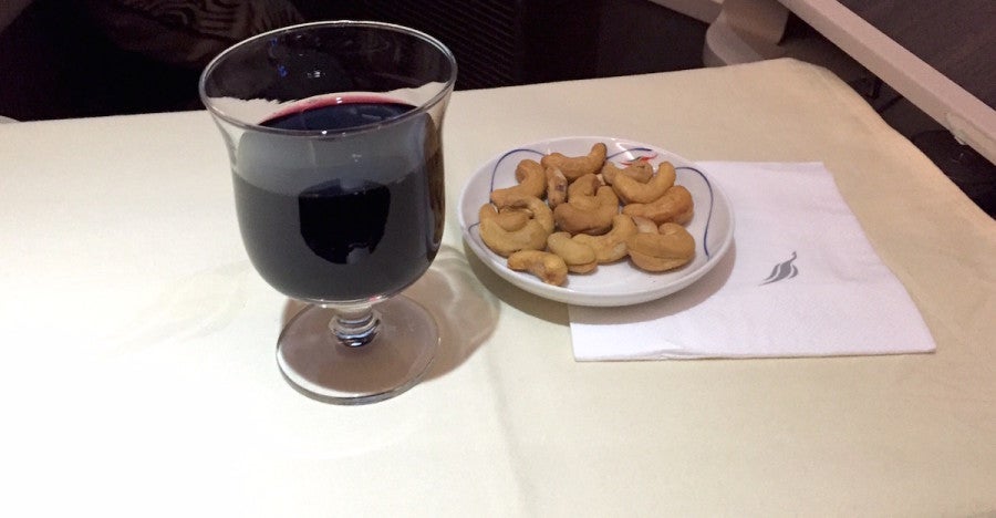 Service started with drinks and cashews.