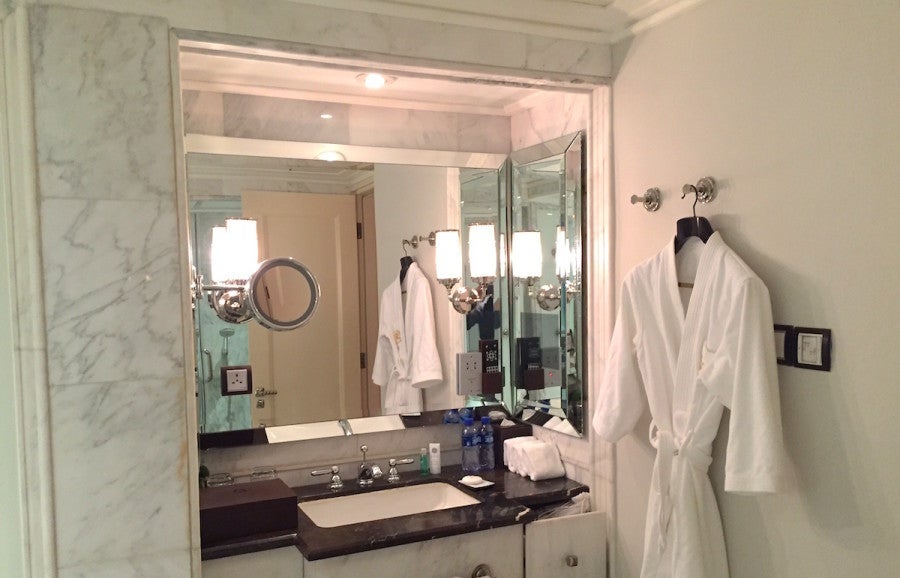 Just a single sink and no counter space!