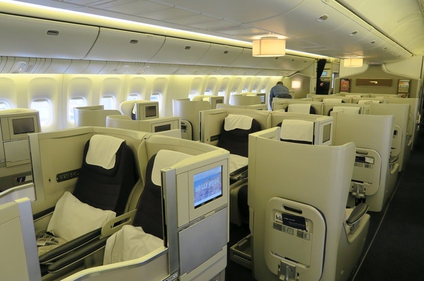 This cabin — like the 747 cabin — felt a bit yellowish.