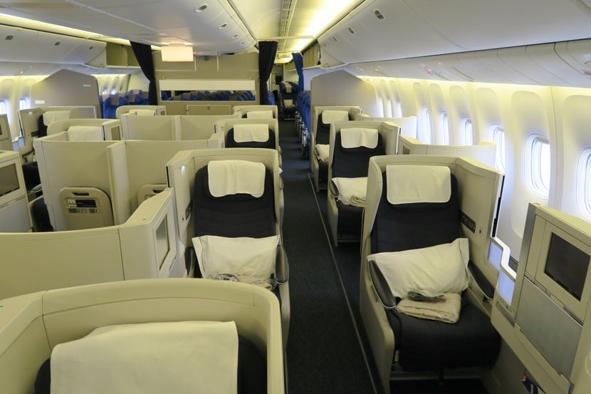 The aisle seats are rather exposed, but the window seats can feel rather private — especially with the seat divider up.