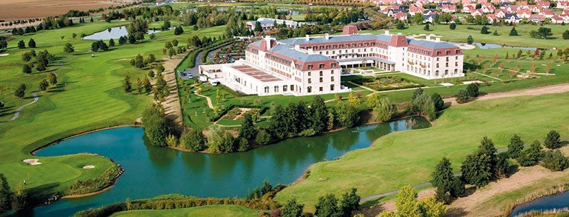 The Radisson Blu Disneyland Paris is less than 10 minutes from the Disney parks. Image courtesy of Club Carlson.