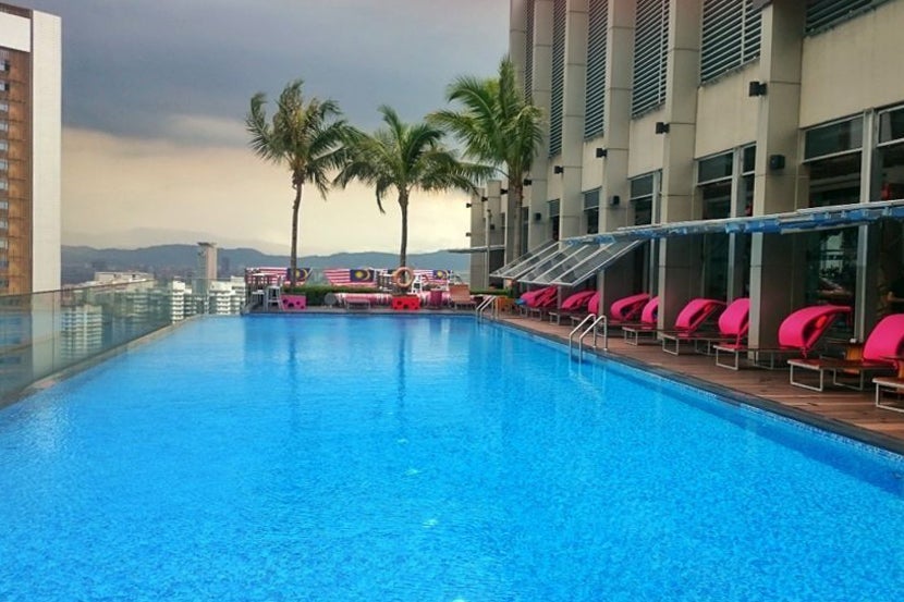 The Aloft KL Sentral rooftop pool (pre-2016 typhoon season). Image by the author.