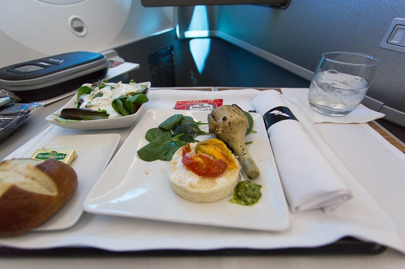 The starters on this flight were rather lacking: bland appetizer, lackluster salad, and cold bread.