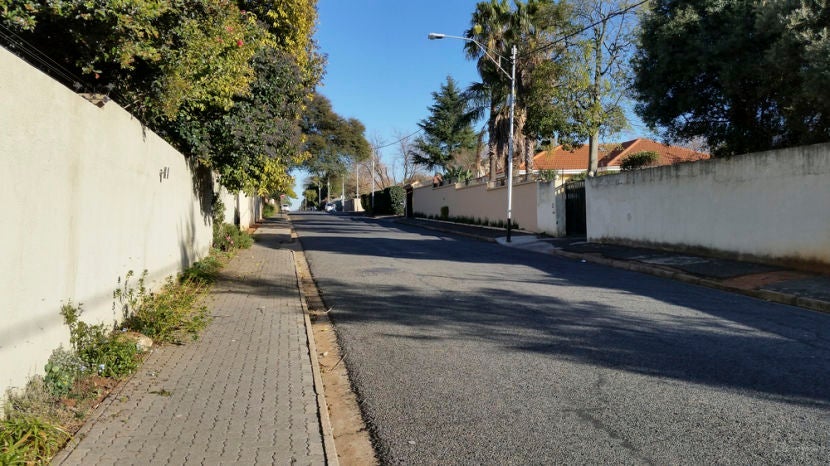 Walls define a Jo'burg suburb. Image courtesy of the author.