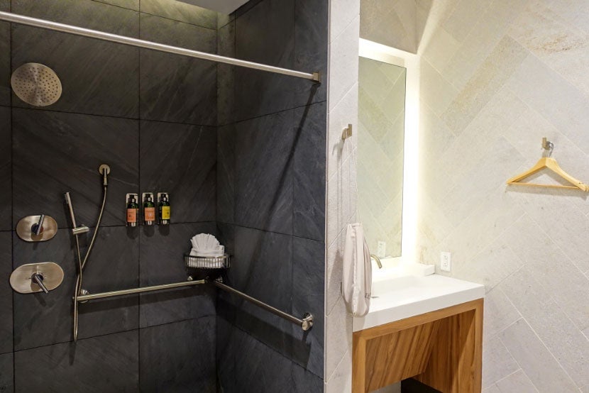 amex centurion lounge sfo shower