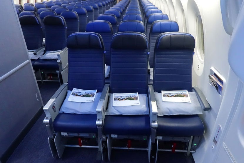 united 787-9 inaugural dreamliner