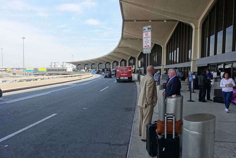 The departures drop-off area wasn't too busy when I arrived.
