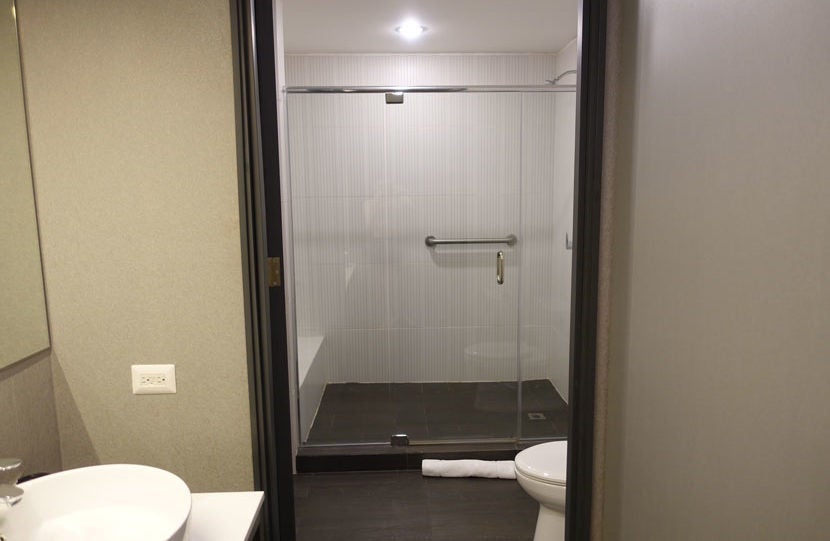 Aloft-Bathroom