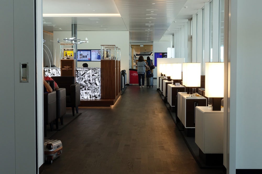 Swiss Business and Senator Lounge E Gates Zurich