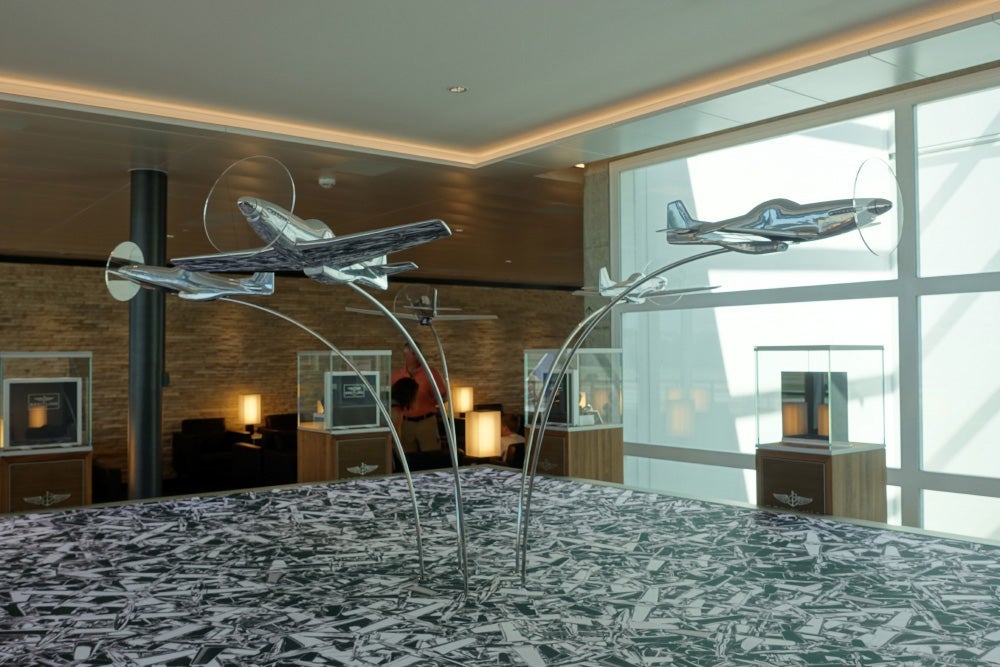 Swiss Business and Senator Lounge E Gates Zurich