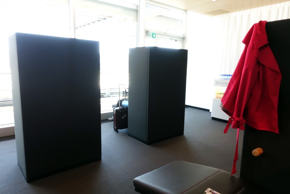 Swiss Business and Senator Lounge E Gates Zurich