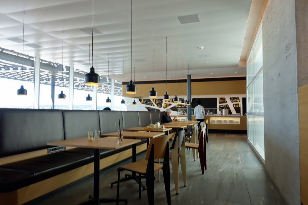 Swiss Business and Senator Lounge E Gates Zurich