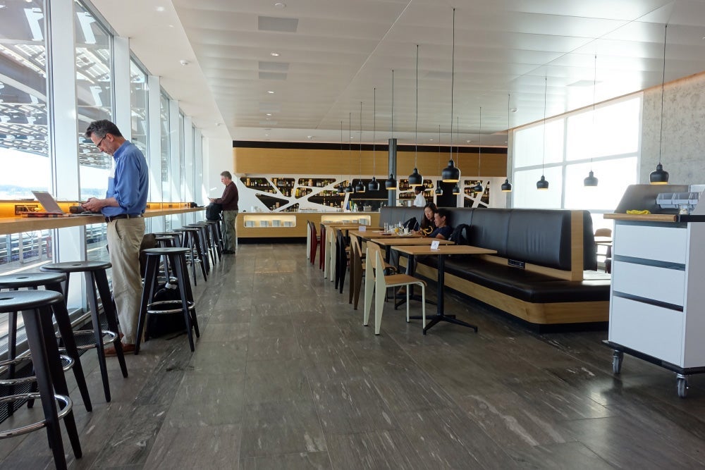 Swiss Business and Senator Lounge E Gates Zurich