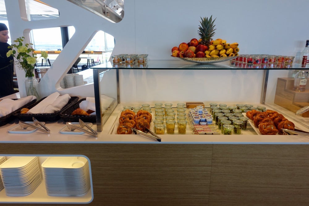 Swiss Business and Senator Lounge E Gates Zurich