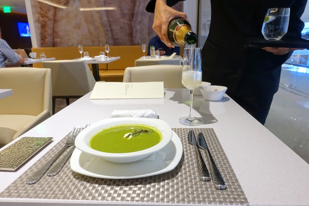 Etihad LAX Lounge Review