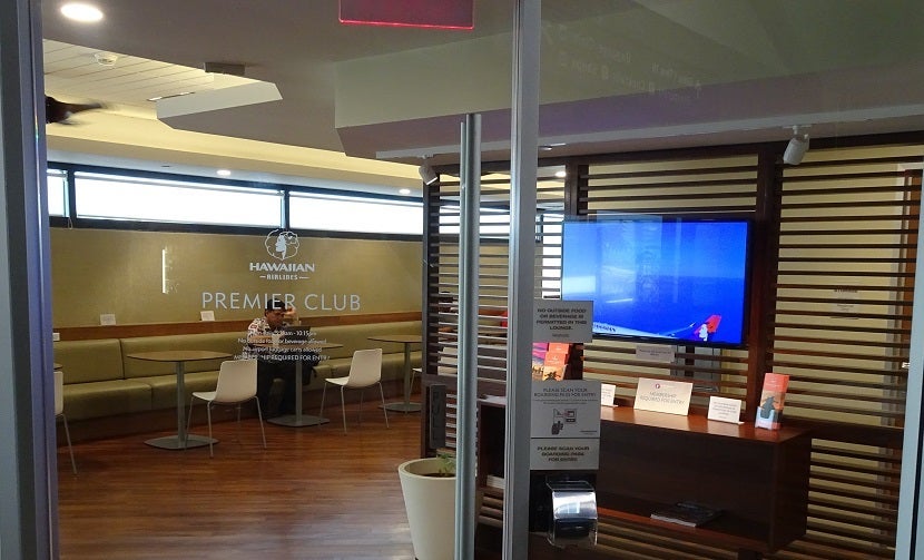 You'll gain access to the Hawaiian Airlines Premier Club at OGG by scanning your boarding pass.