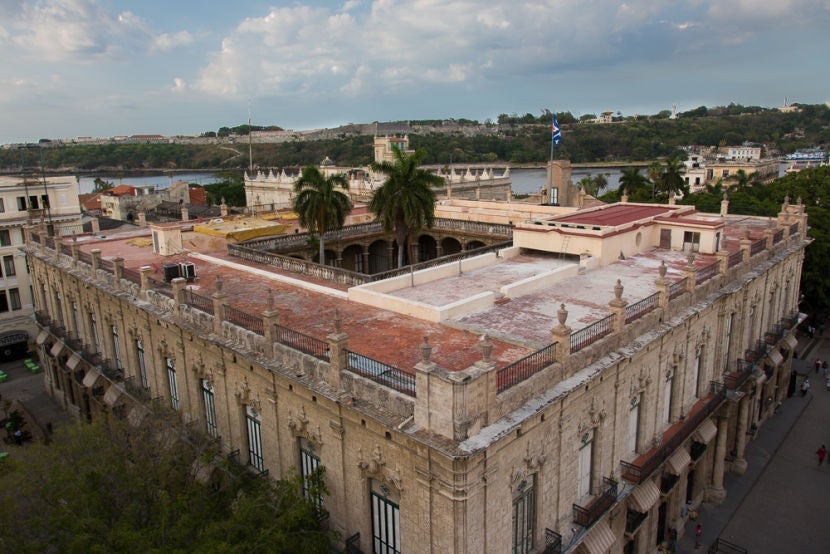 Enjoy a Hemingway-inspired cocktail on the roof of the Hotel Ambos Mundos.