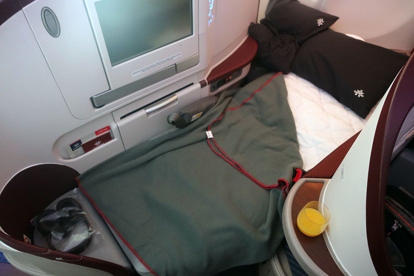 Air-Serbia-Biz-Lie-Flat