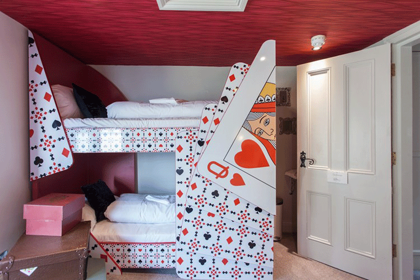 Queen of Hearts room at the Wonderland House. Image courtesy of the hotel.
