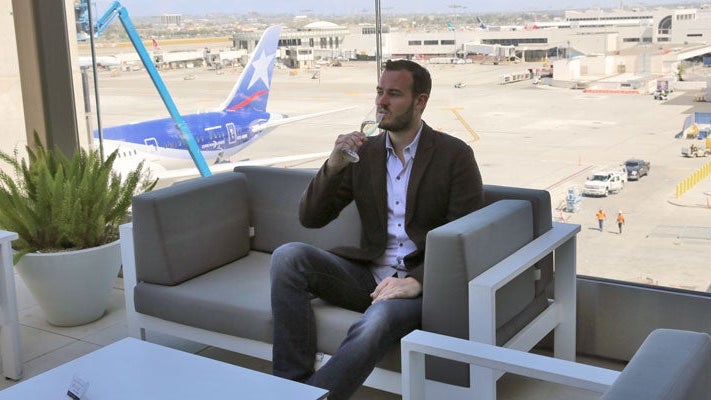 img-brian-lounge-lax