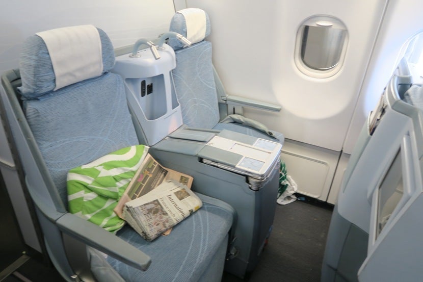 I'd only recommend the A/C seats in rows 1, 3, 5 and 7 to couples hoping to sit by the window.