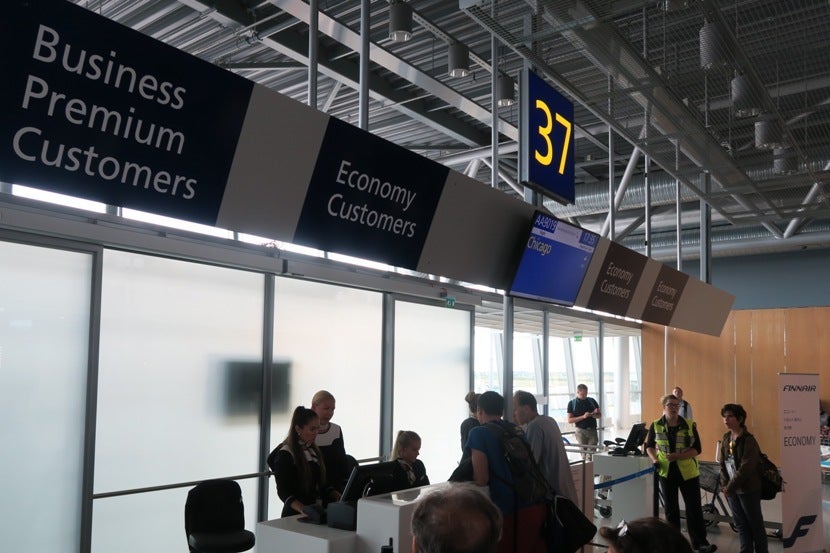 The boarding process was unstructured due to the lack of clear lines.