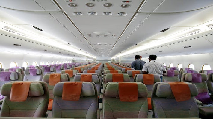 IMG-Emirates Economy Cabin-Feature-Shutterstock