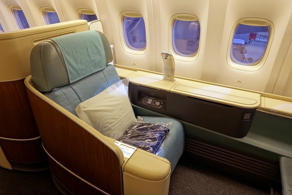 Korean Air 777-300ER First Class SIN Review