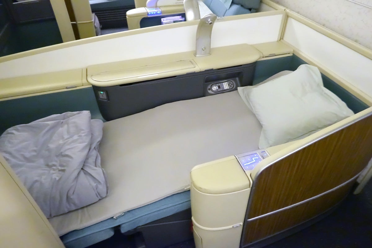 Korean Air 777-300ER First Class SIN Review