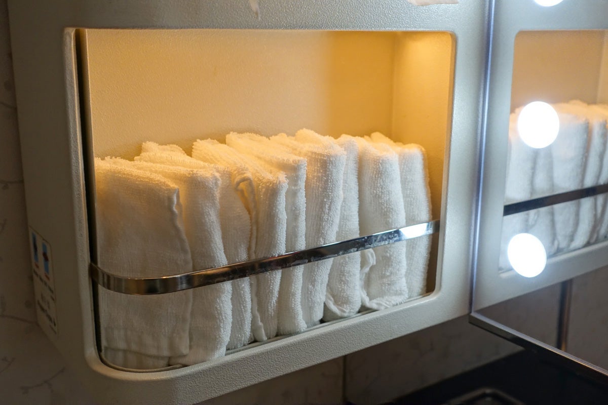 Korean Air 777-300ER First Class SIN Review