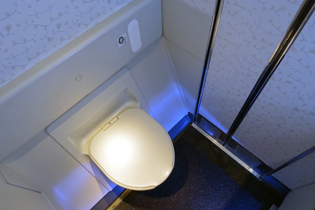 Korean Air 777-300ER First Class SIN Review
