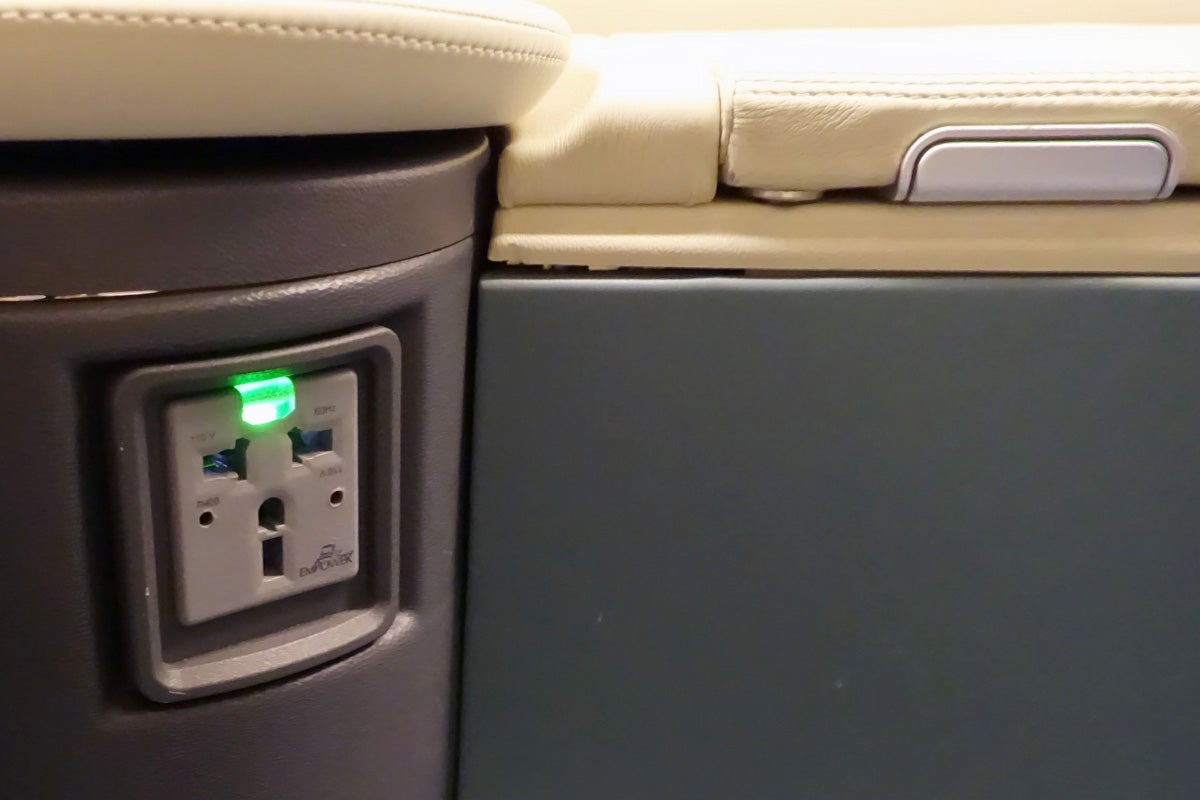 Korean Air 777-300ER First Class SIN Review