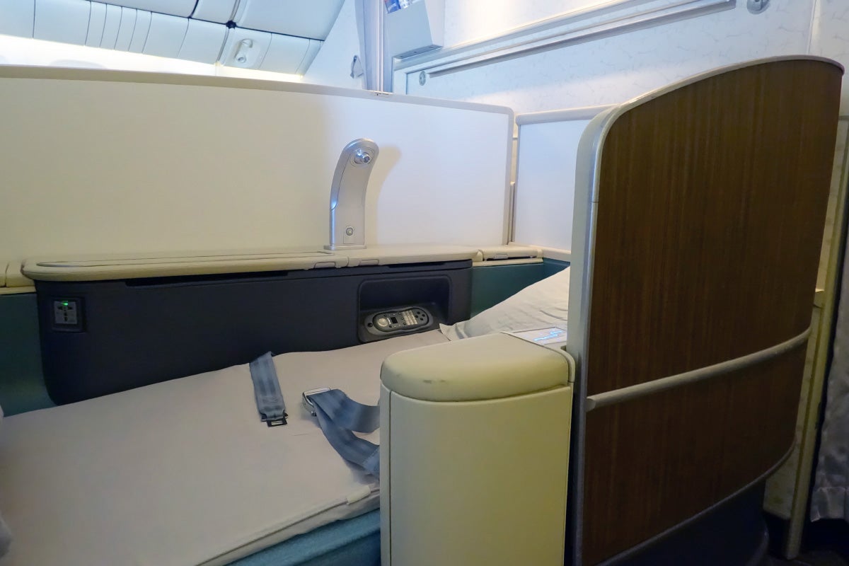 Korean Air 777-300ER First Class SIN Review